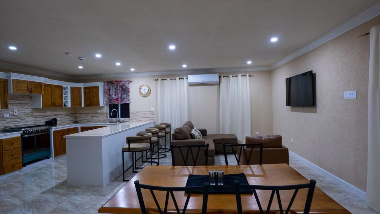 Open plan kitchen, dining table and lounge area